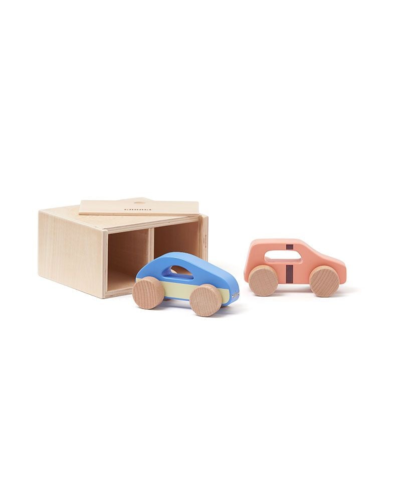 KIDS CONCEPT Σετ με 2 ξύλινα αυτοκινητάκια και γκαράζ AIDEN