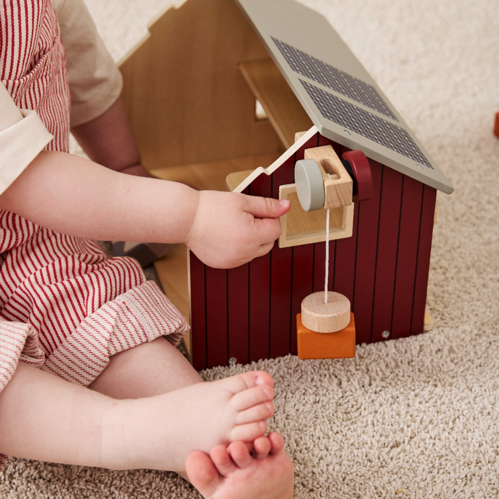 KIDS CONCEPT Ξύλινη φάρμα με ηλιακό πάνελ AIDEN