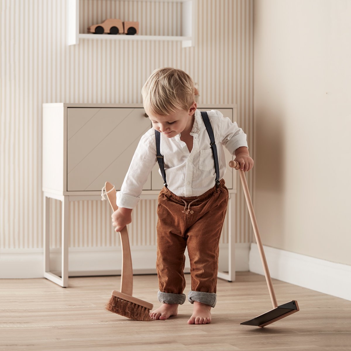 Ξύλινη σκούπα με φαράσι (φυσικό) KIDS CONCEPT