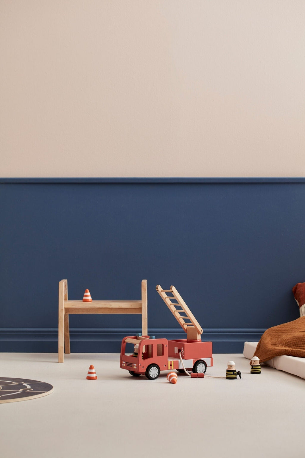 Ξύλινο πυροσβεστικό όχημα με φιγούρες AIDEN KIDS CONCEPT
