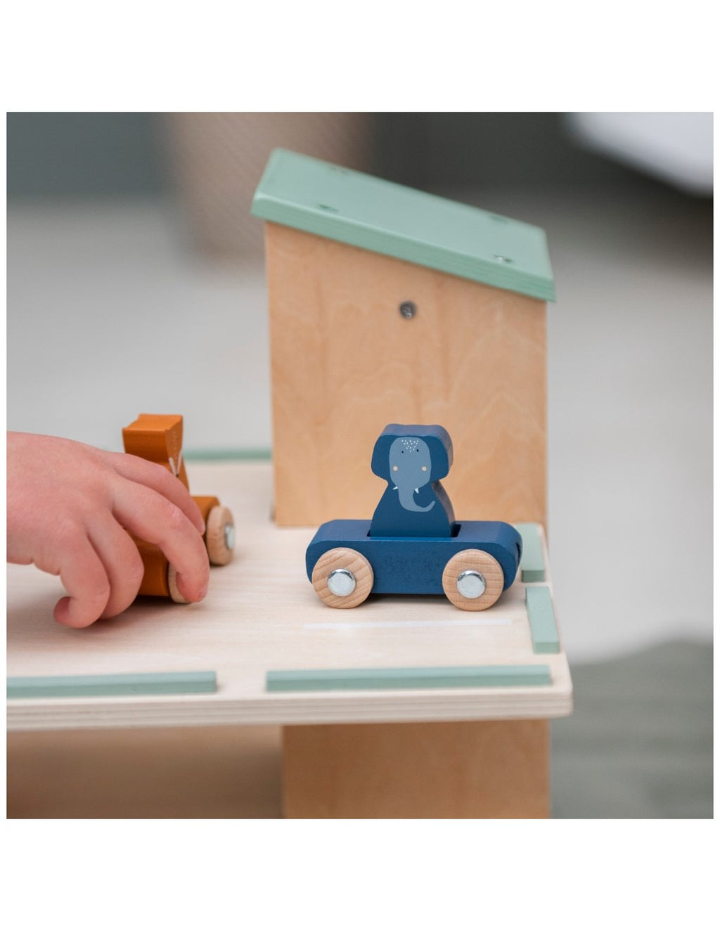 Trixie WOODEN CAR PARK WITH ACCESSORIES